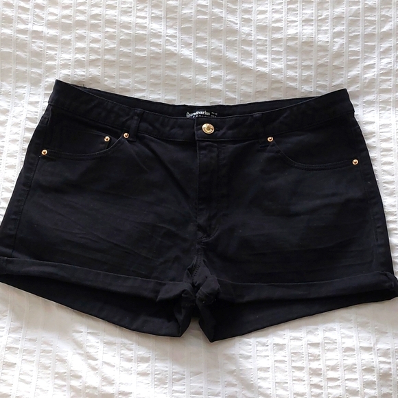 Stradivarius Jean Shorts NWOT Size 10/42 - Picture 1 of 3